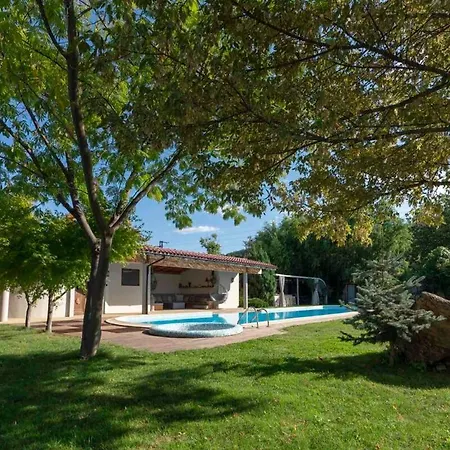 Glamping With Mineral Pool Near Sofia,plovdiv Дом отдыха