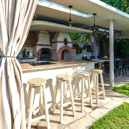 Glamping With Mineral Pool Near Sofia,plovdiv Дом отдыха