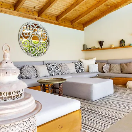 Glamping With Mineral Pool Near Sofia,plovdiv Дом отдыха Belovo