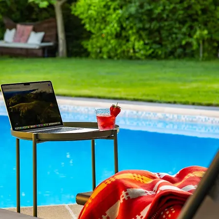 Дом отдыха Glamping With Mineral Pool Near Sofia,plovdiv