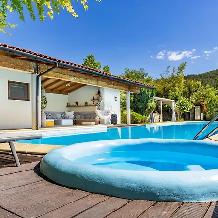 Дом отдыха Glamping With Mineral Pool Near Sofia,plovdiv