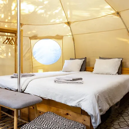 Glamping With Mineral Pool Near Sofia,plovdiv Дом отдыха Belovo