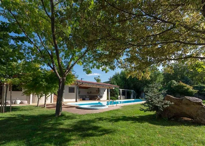 Glamping With Pool Near Sofia,plovdiv بيت للعطل