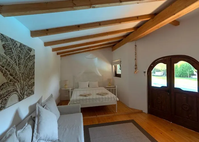 بيت للعطل Glamping With Pool Near Sofia,plovdiv