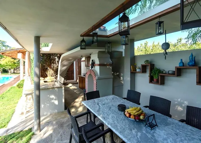 بيت للعطل Glamping With Pool Near Sofia,plovdiv Belovo